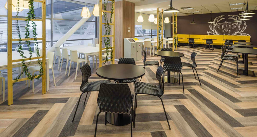 Uni 550 – profesionálna stolička HoReCa, dostupná vo viacerých farbách