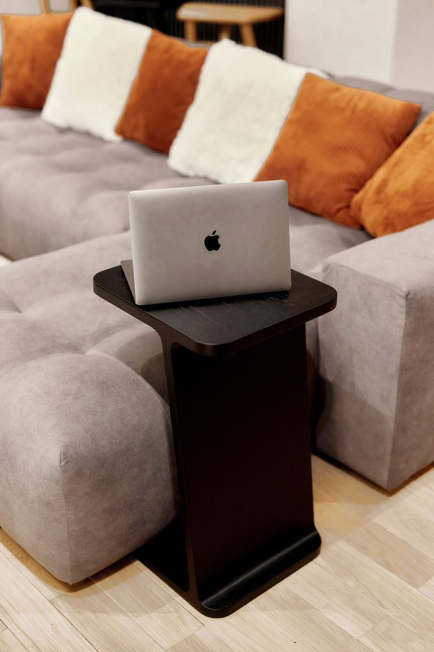 Dubový príručný stolík Dallas