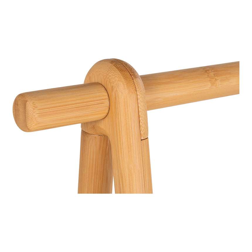 Vešiak na oblečenie v Manause