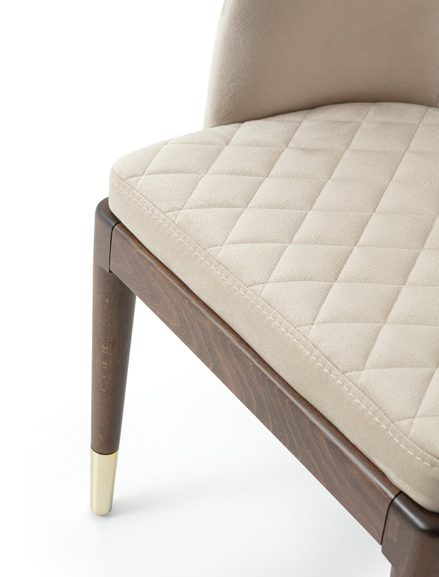 Reštauračná stolička Charla Plus s voliteľným čalúnením a morením