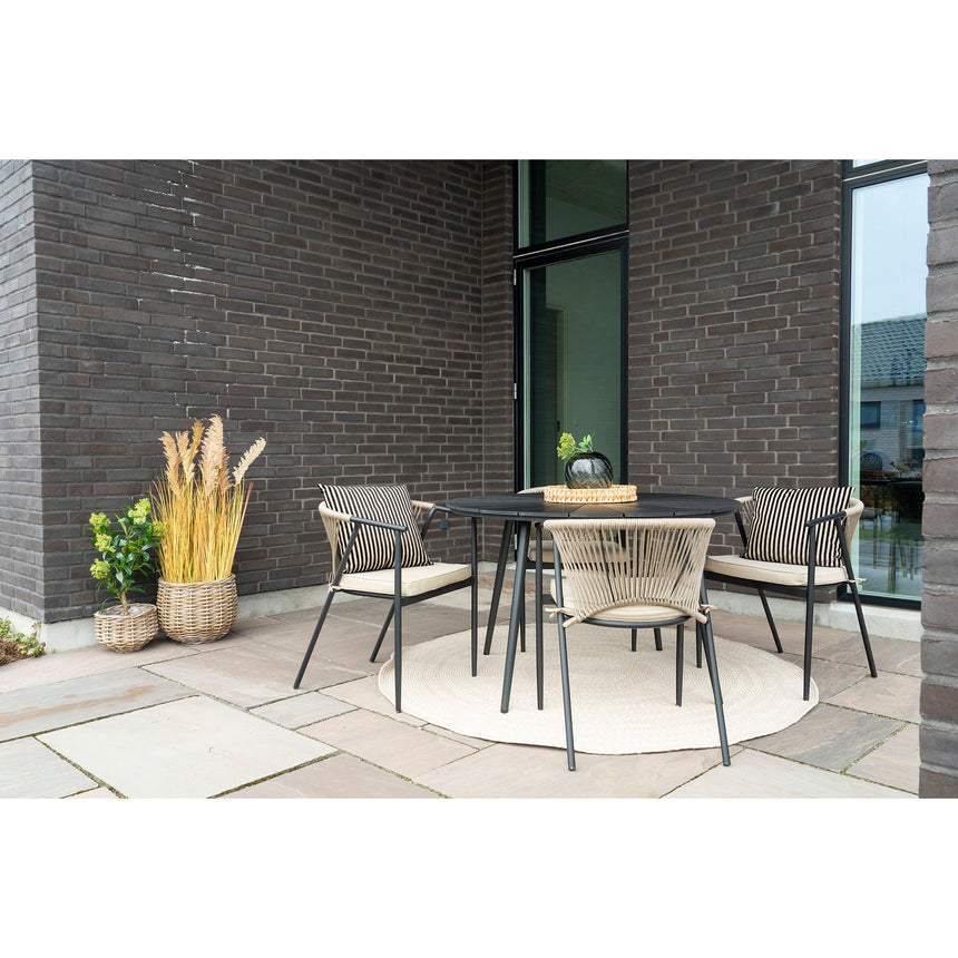 Jedálenský stôl v Atlante