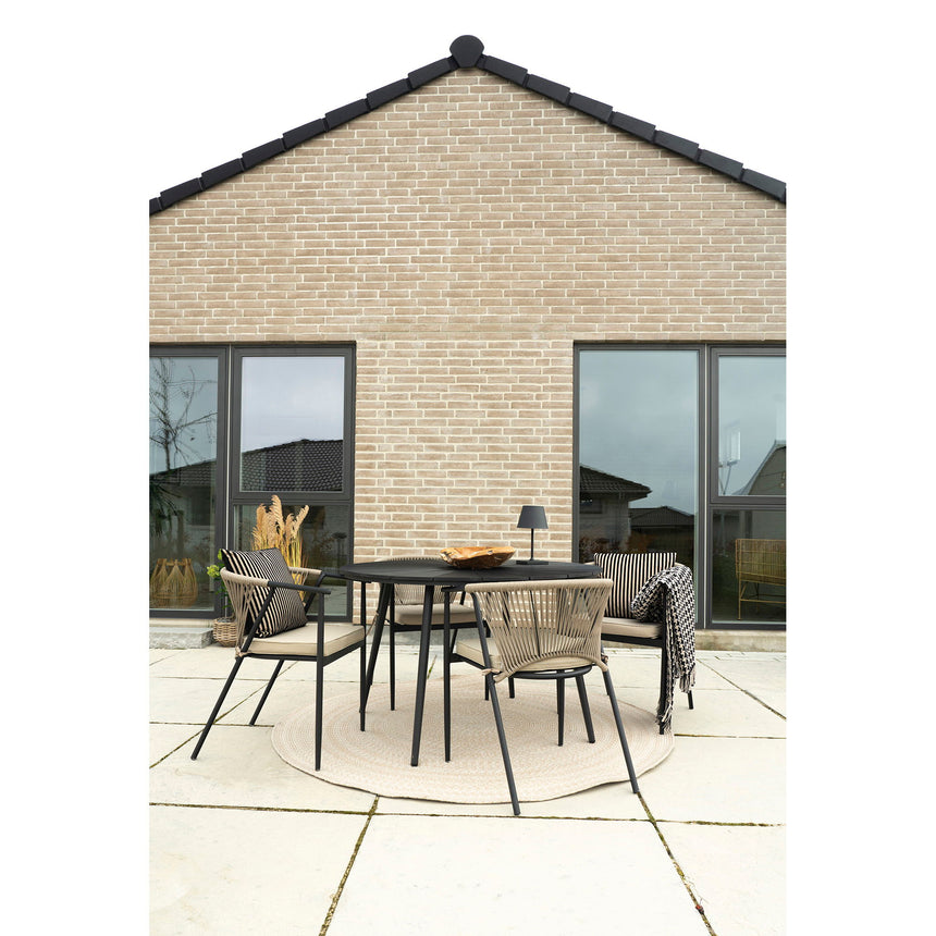 Jedálenský stôl v Atlante