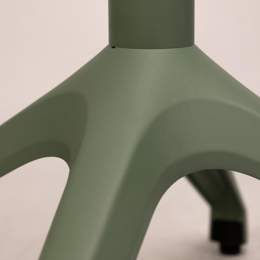 Noha stola KJ Yuna, dostupná vo viacerých farbách