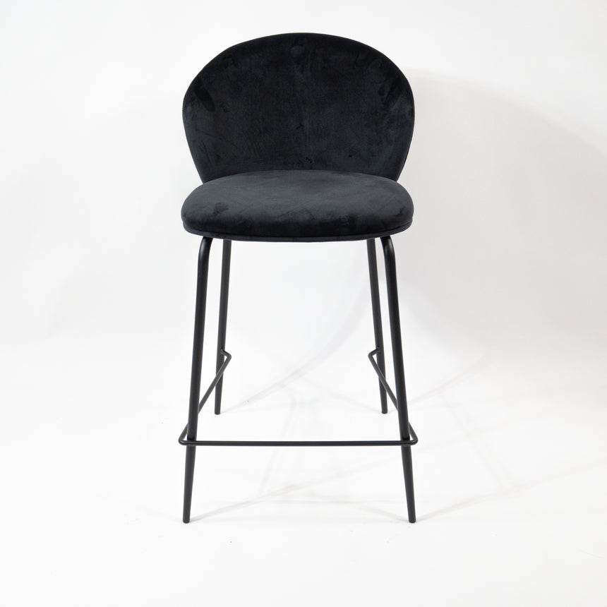 Pohodlná barová stolička KL Lily 65 cm v čiernej farbe s čiernym rámom