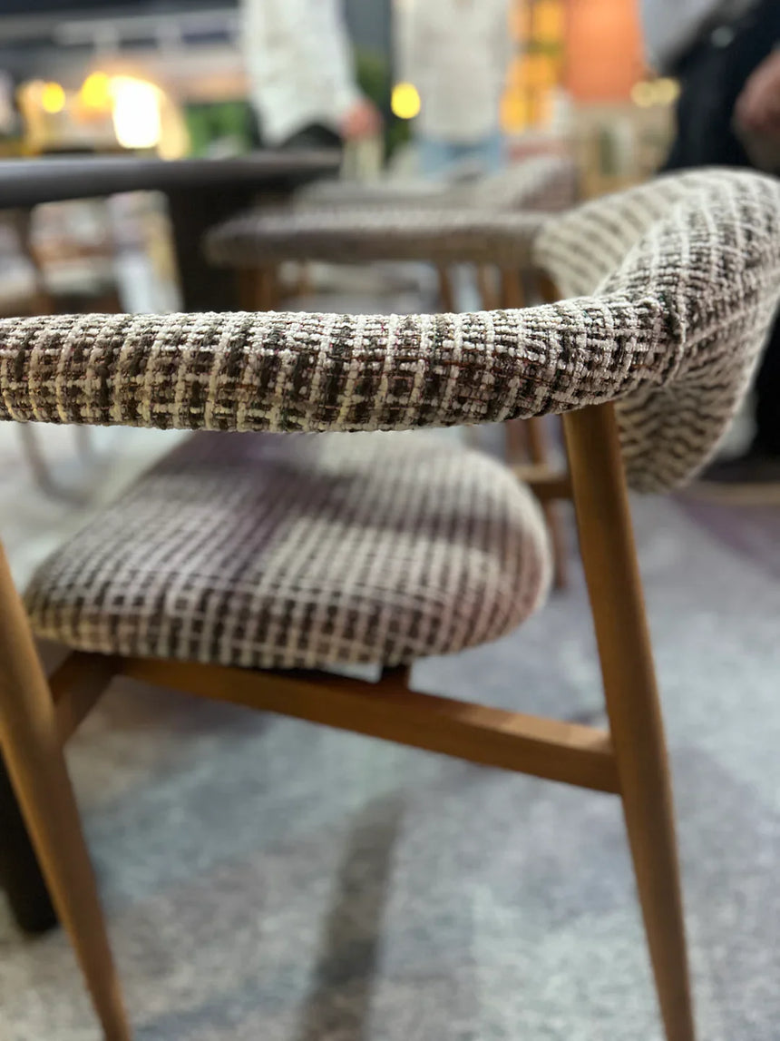 Stolička Milo, dostupná vo viacerých farbách