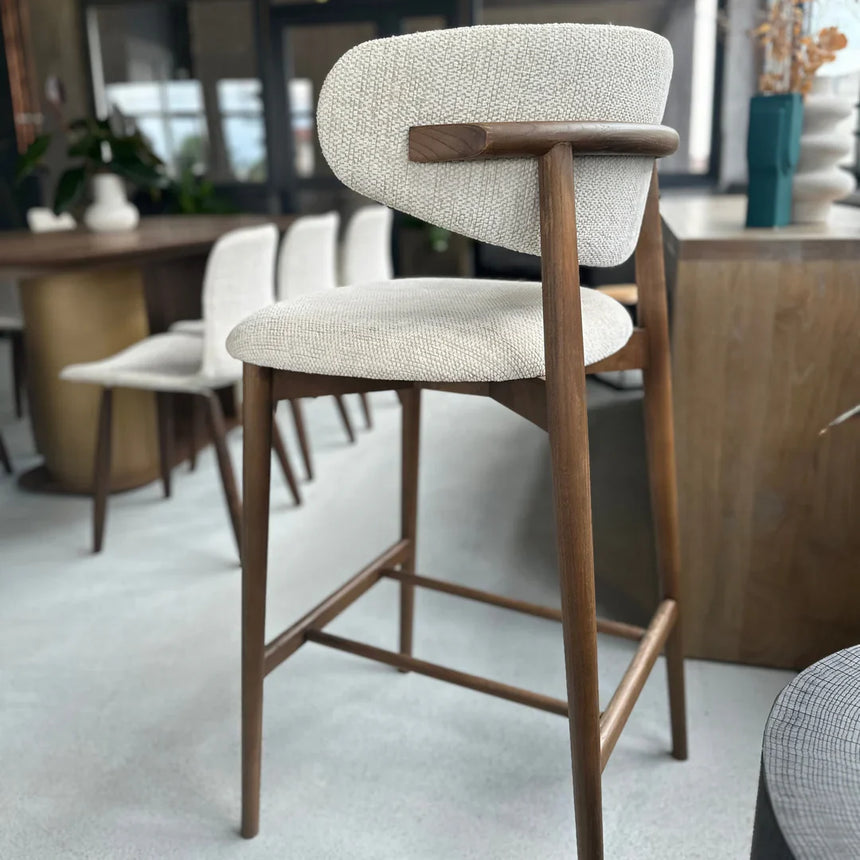 Barová stolička Nara, dostupná vo viacerých farbách