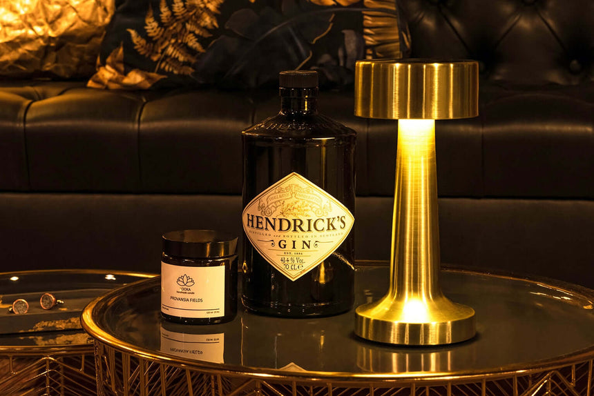 Stolová lampa Lee zlatá – vstavaná batéria, LED