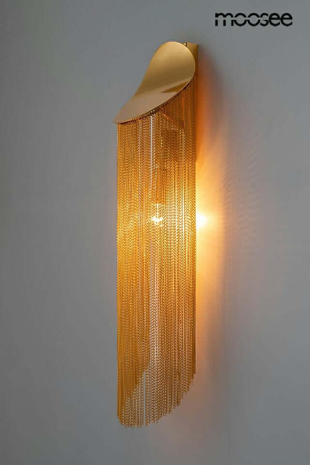 Nástenná lampa Lambada so zlatými retiazkami