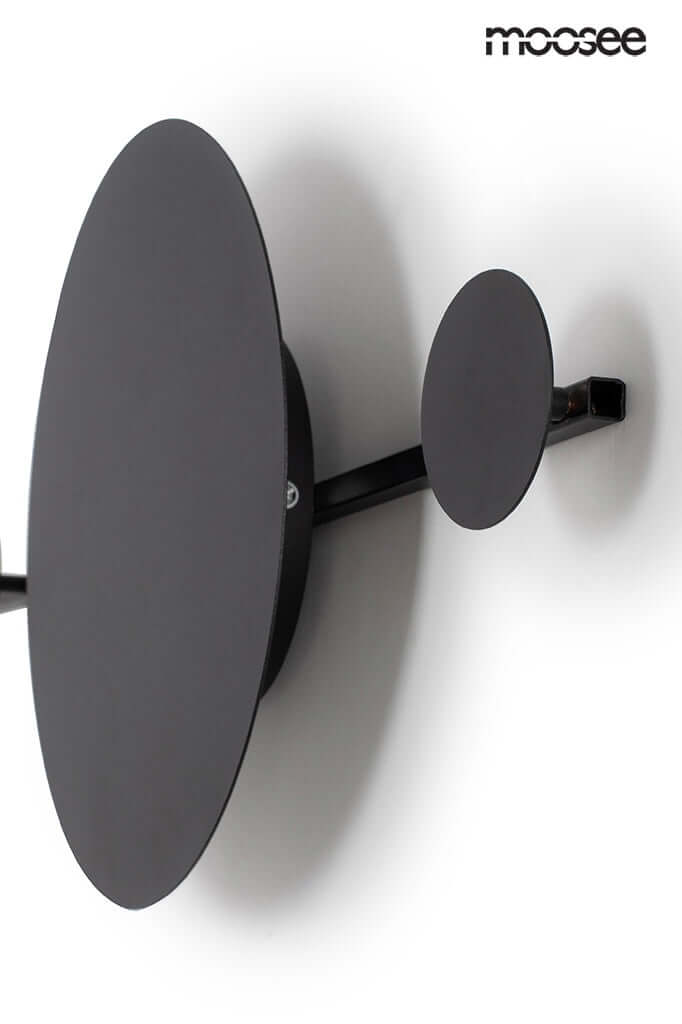 17. Nástenná lampa Shadow Hang s vešiakom, čierna