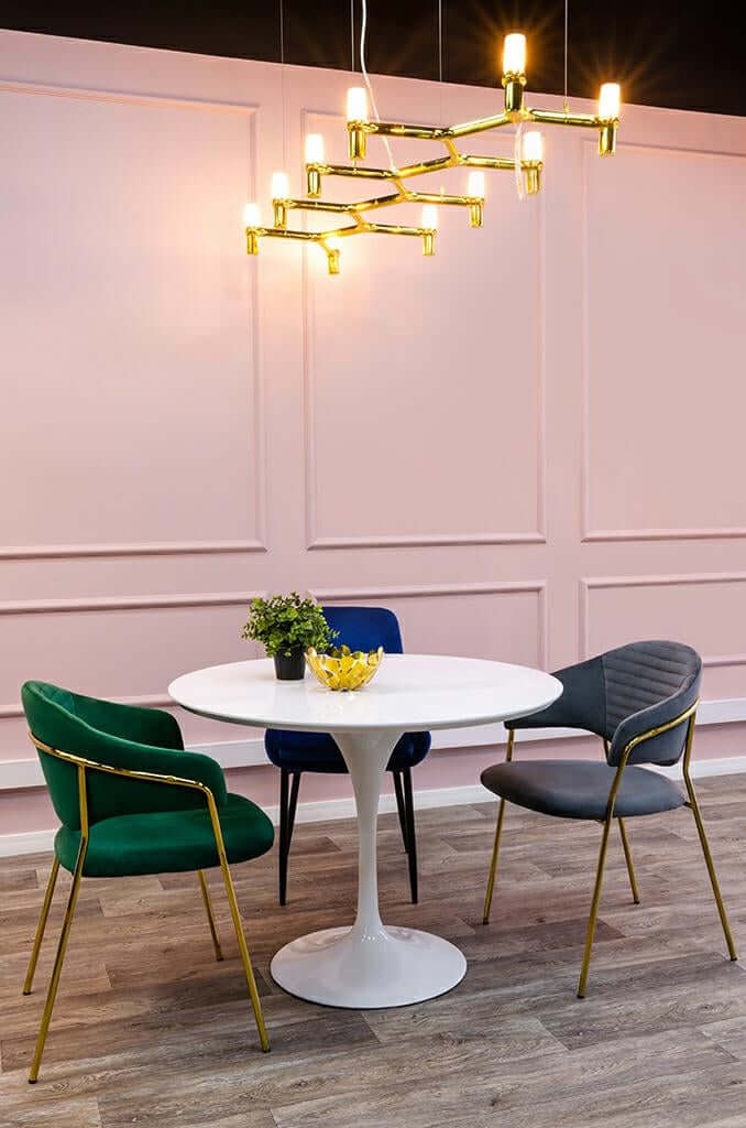 Závesná lampa Atomic Long v zlatej farbe