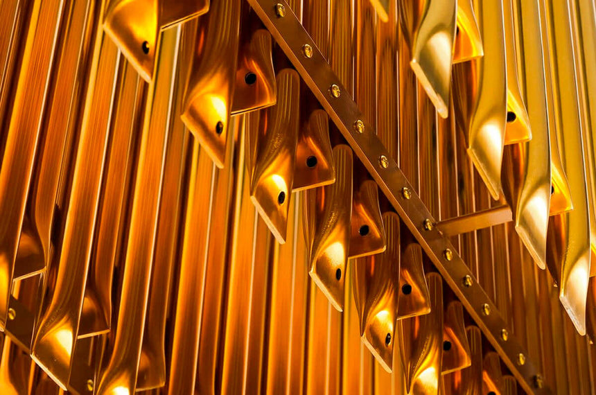 Závesná lampa Galliano Long tmavo zlatá – hliník, uhlíková oceľ