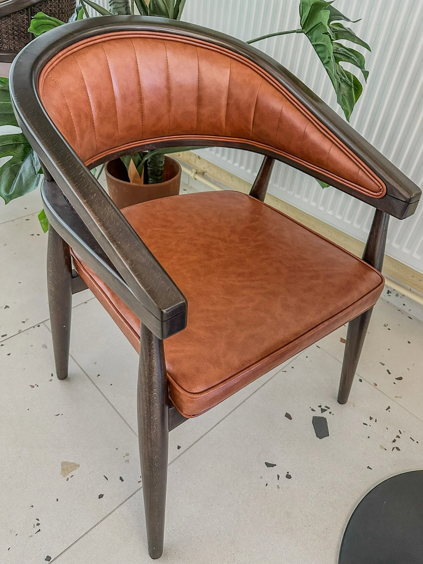 Stolička Parma s voliteľným čalúnením a morením