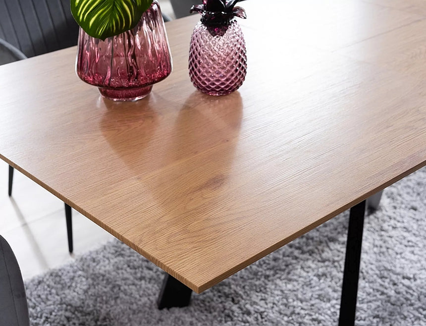 Jedálenský stôl Capitol