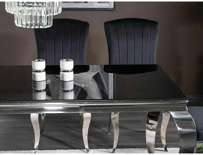 Jedálenský stôl princa II.