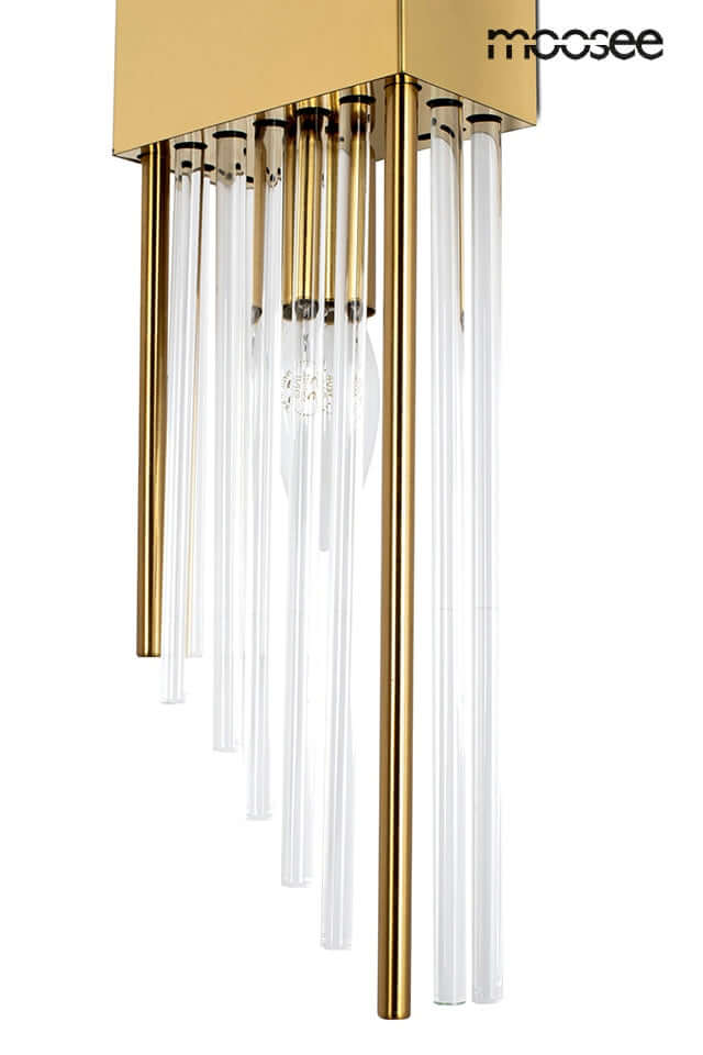 Šikmá nástenná lampa zlatá