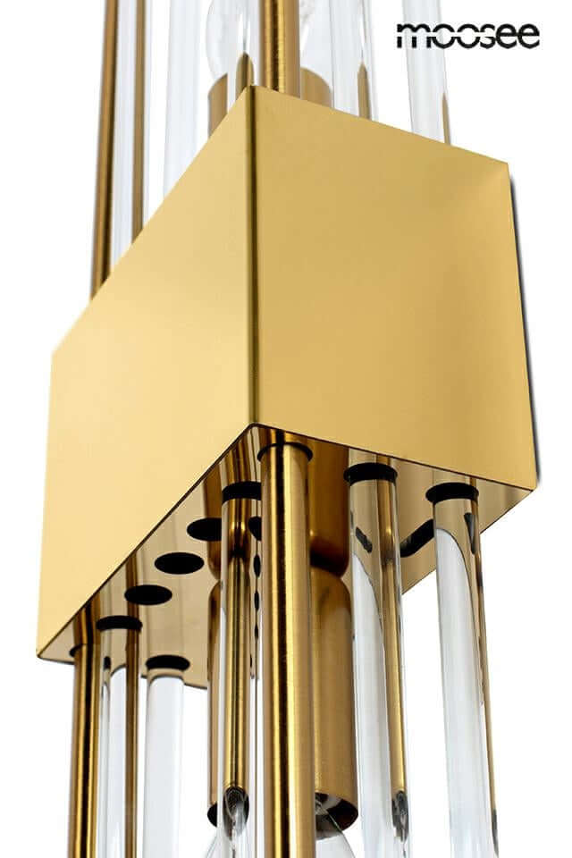 Šikmá nástenná lampa zlatá