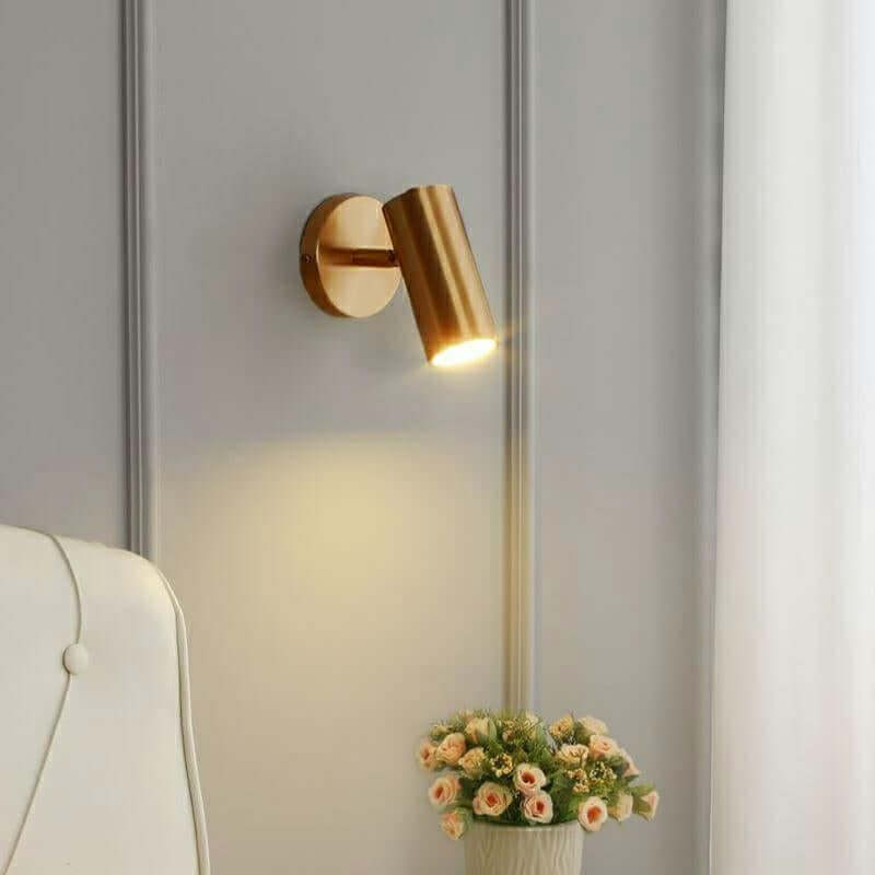 21. Zlatá bodová nástenná lampa