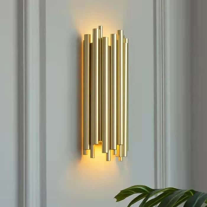 7. Nástenná lampa Tubo zlatá