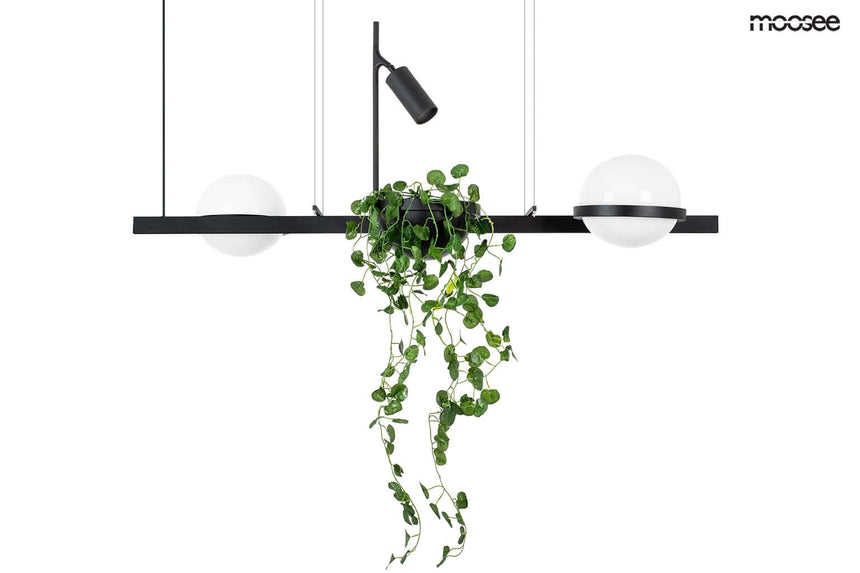 32. Závesná lampa s kvetmi, čierna