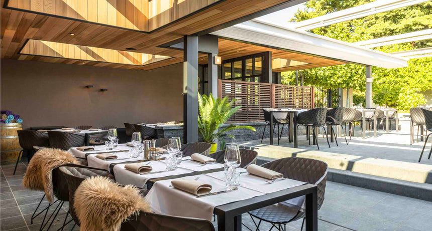 Uni-ka 594 – profesionálna HoReCa stolička, dostupná vo viacerých farbách