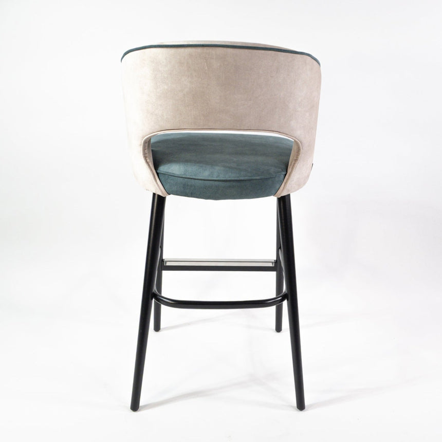 Barová stolička SIGMA II – profesionálne pohodlie a moderný dizajn