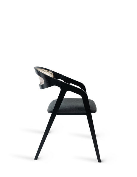 Jedálenská stolička s rámom C - s voliteľným čalúnením/morením 