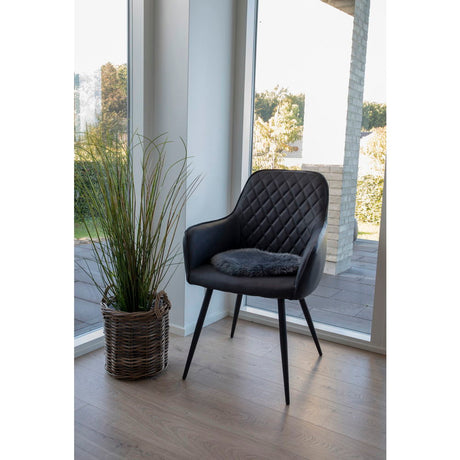 Sedadlo z jahňacej kože III.