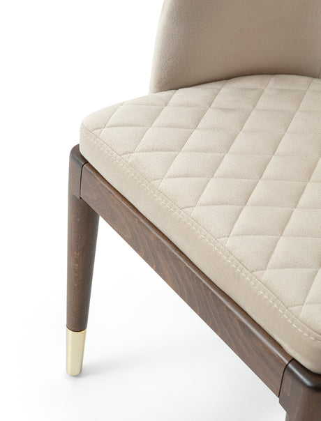 Reštauračná stolička Charla Plus s voliteľným čalúnením a morením