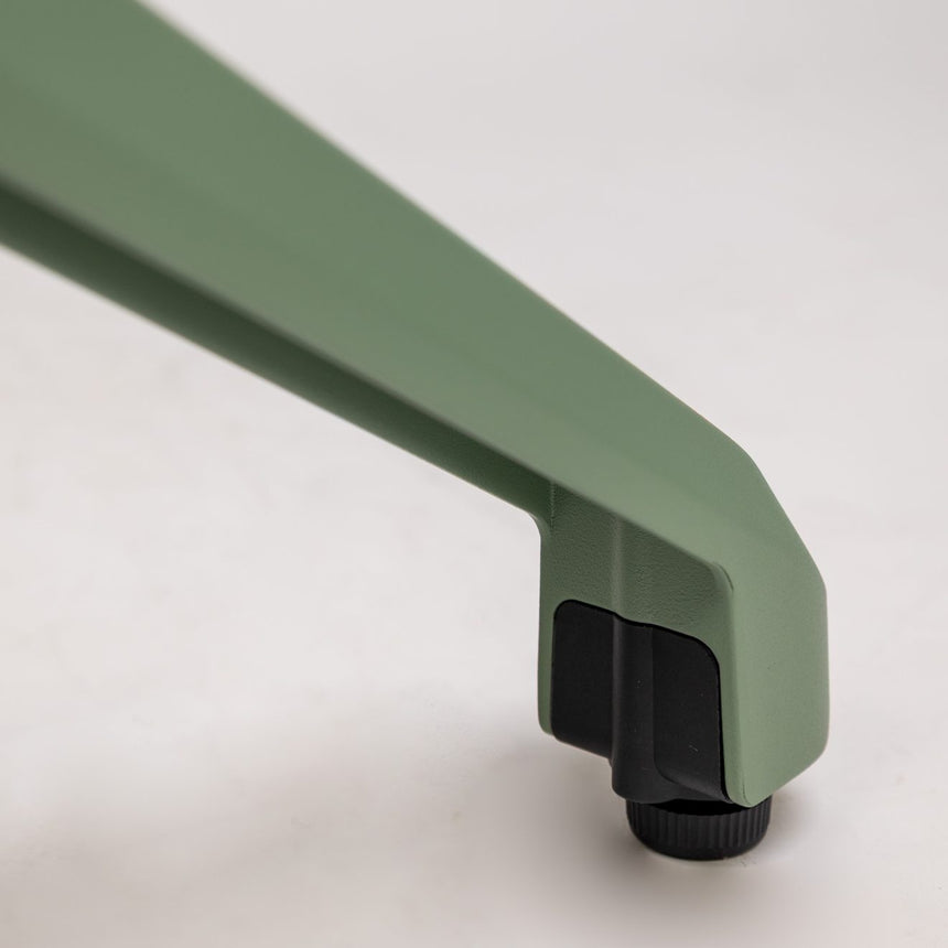 Noha stola KJ Yuna, dostupná vo viacerých farbách