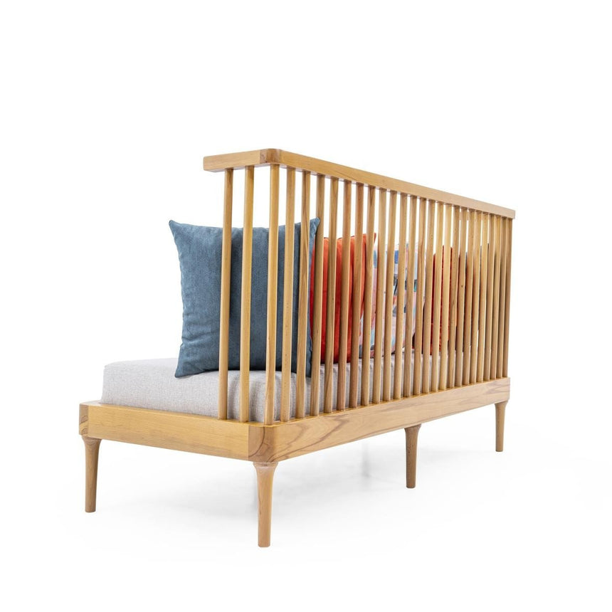 Reštauračná lavica v tvare klietky vo výbere farieb