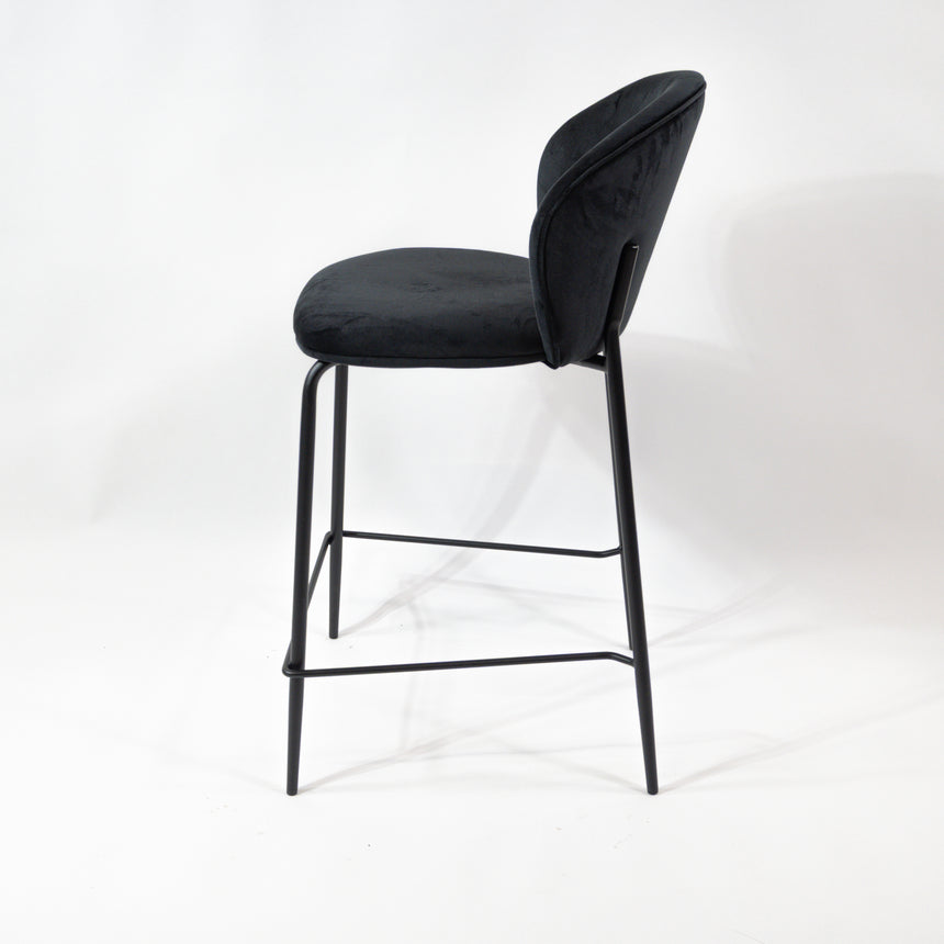 Pohodlná barová stolička KL Lily 65 cm v čiernej farbe s čiernym rámom