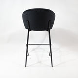 Pohodlná barová stolička KL Lily 65 cm v čiernej farbe s čiernym rámom