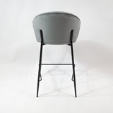 Pohodlná barová stolička KL Lily 65 cm v sivej farbe s čiernym rámom