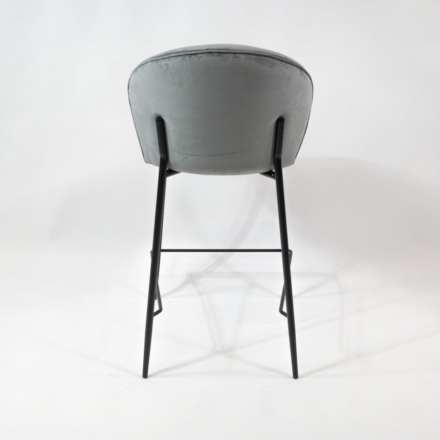 Pohodlná barová stolička KL Lily 65 cm v sivej farbe s čiernym rámom