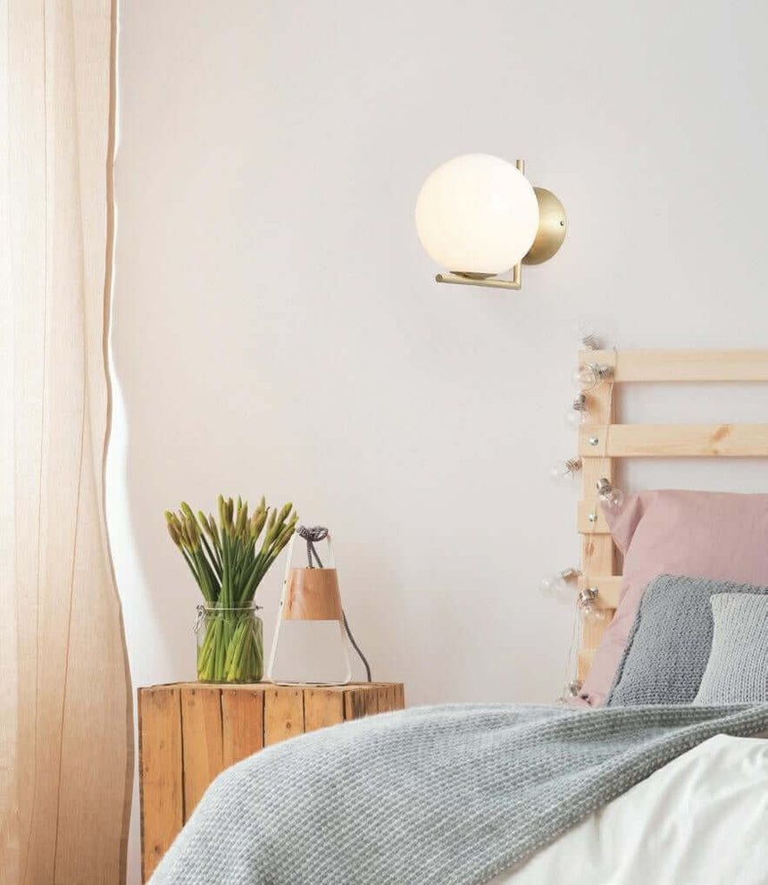 Nástenná lampa Halm 20 – mosadzná