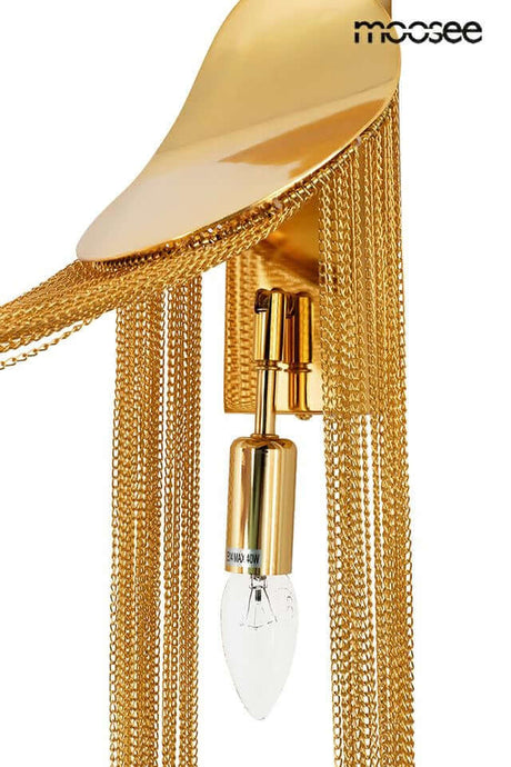 Nástenná lampa Lambada so zlatými retiazkami