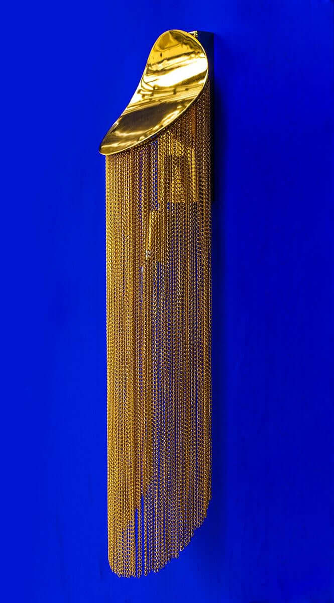 Nástenná lampa Lambada so zlatými retiazkami