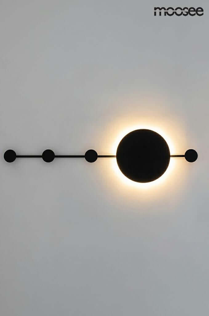 17. Nástenná lampa Shadow Hang s vešiakom, čierna