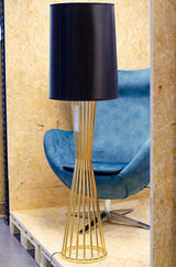 Stojaca lampa Holmes zlatá s čiernym tienidlom – kovová