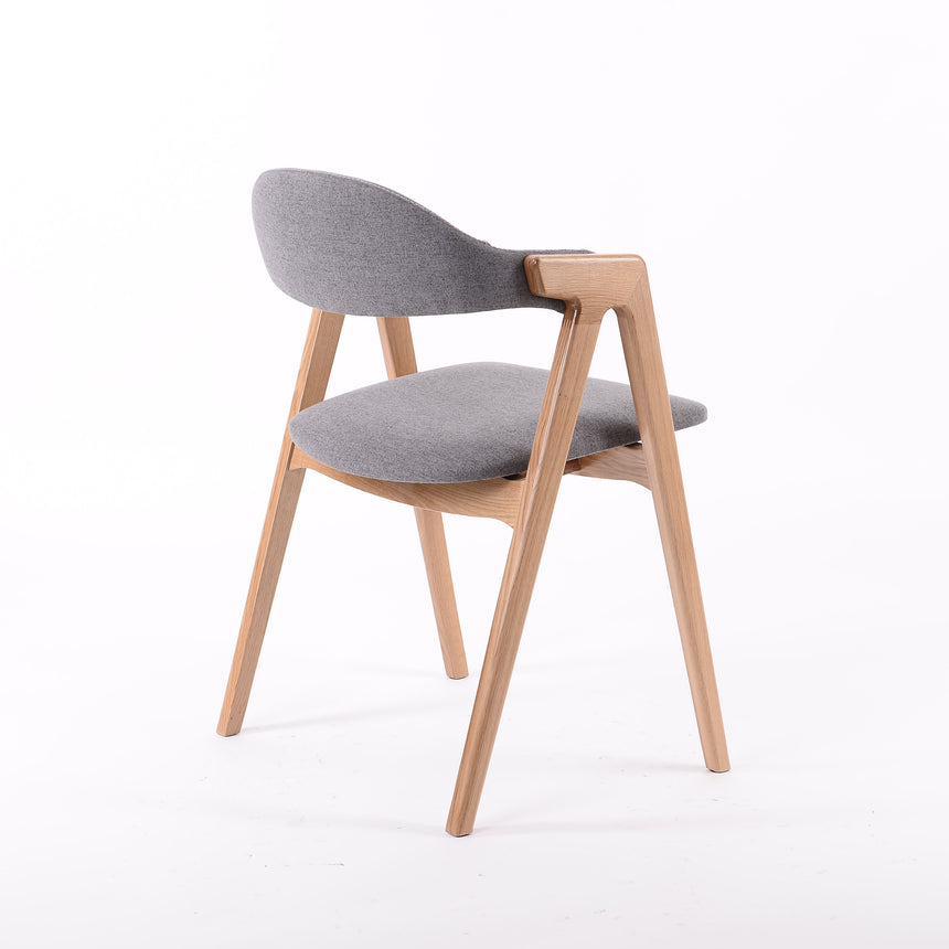 Jedálenská stolička Logan - voliteľné čalúnenie/morenie 