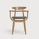 Čalúnená stolička B-4101, zobrazená včera