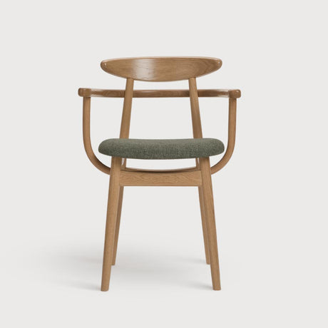 Čalúnená stolička B-4101, zobrazená včera