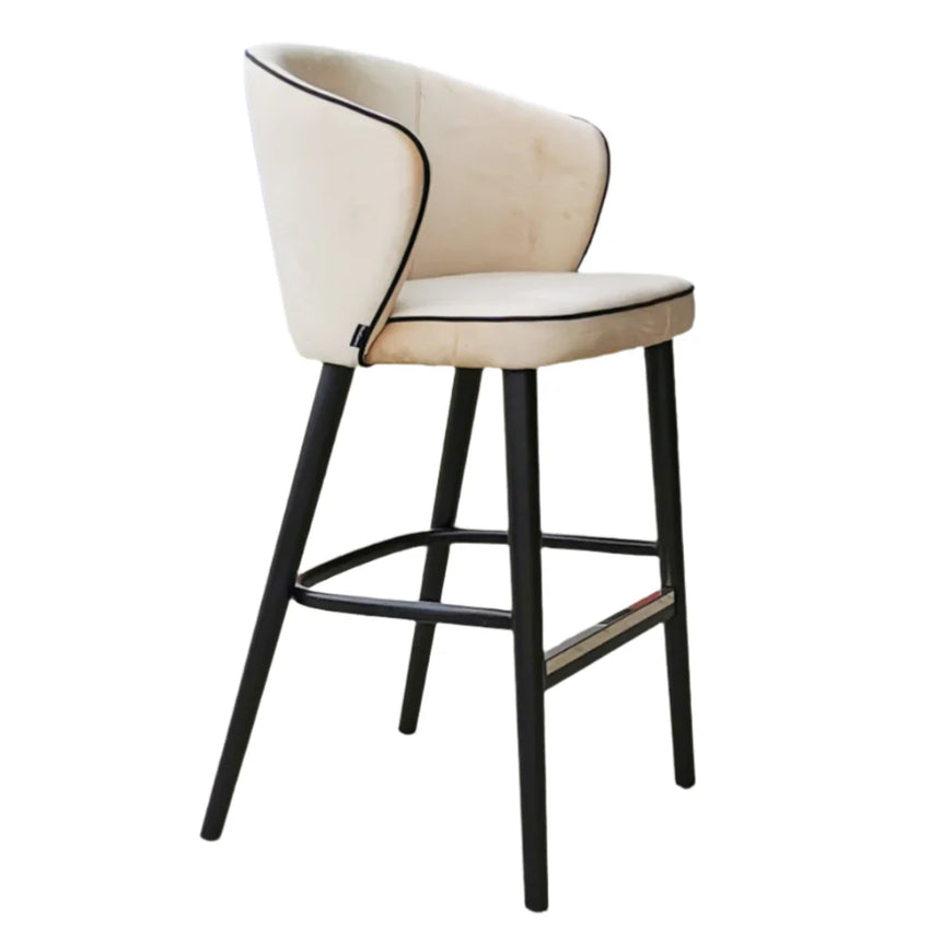 Barová stolička SIGMA I do reštaurácie – čistý dizajn s profesionálnym pohodlím