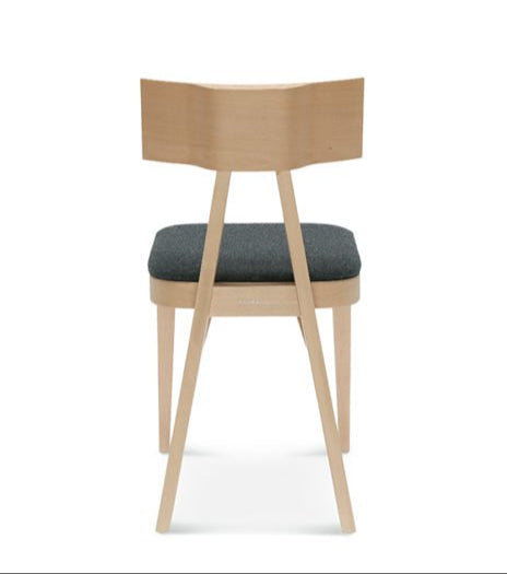 Drevená reštauračná stolička Akka A-0336