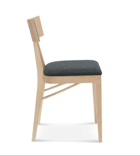 Drevená reštauračná stolička Akka A-0336