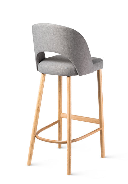 Drevená Alora BST-1412 – moderná barová stolička pre catering