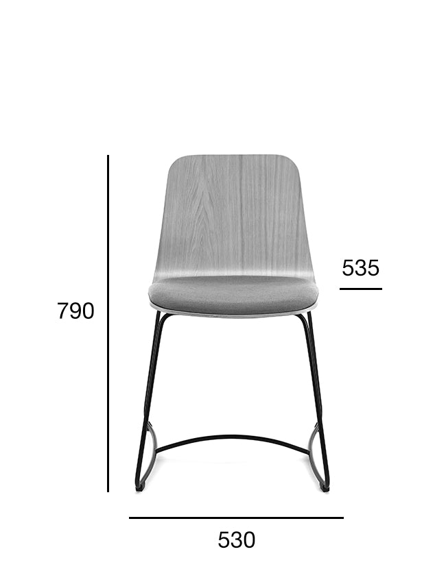 Fameg Hips AM-1802 szék enteriőrben