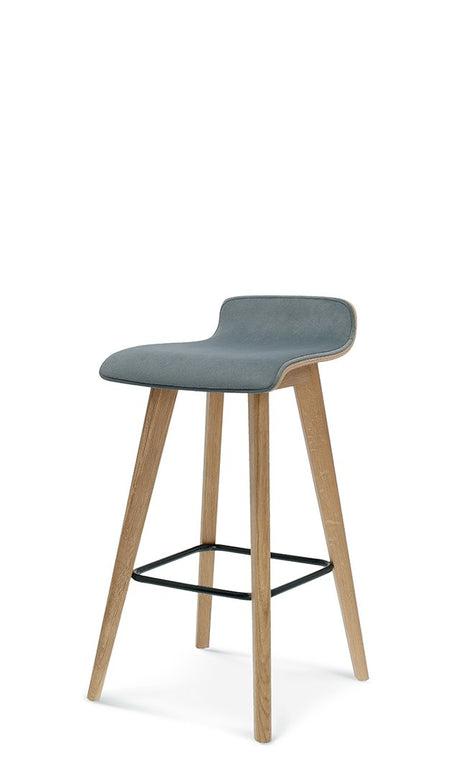 Fameg Cleo BST-1605 bárszék fa kagylóval és kárpitozott ülőfelülettel