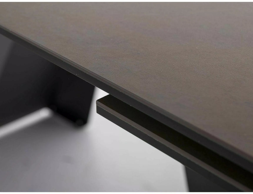 Jedálenský stôl Salvadore Ceramics Ossido Bruno