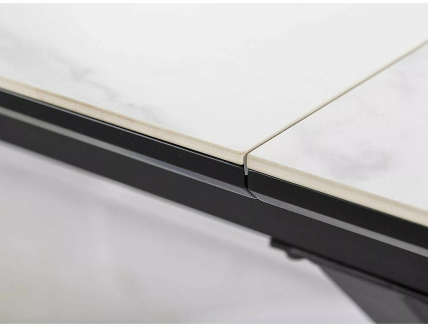 Keramický jedálenský stôl Logan